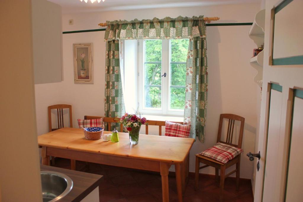 Schlossgaststatte Hohenberg Apartman Seeshaupt Szoba fotó